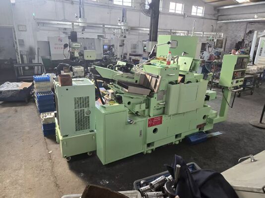 Machine de meulage sans centre entièrement automatisée dotée de mécanismes de sécurité intégrés et de capacités de surveillance en temps réel