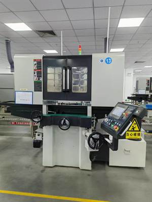 Machine de meulage de surface de charge de 700 kg 300x700 mm Tableau moteur de 0,75 kW